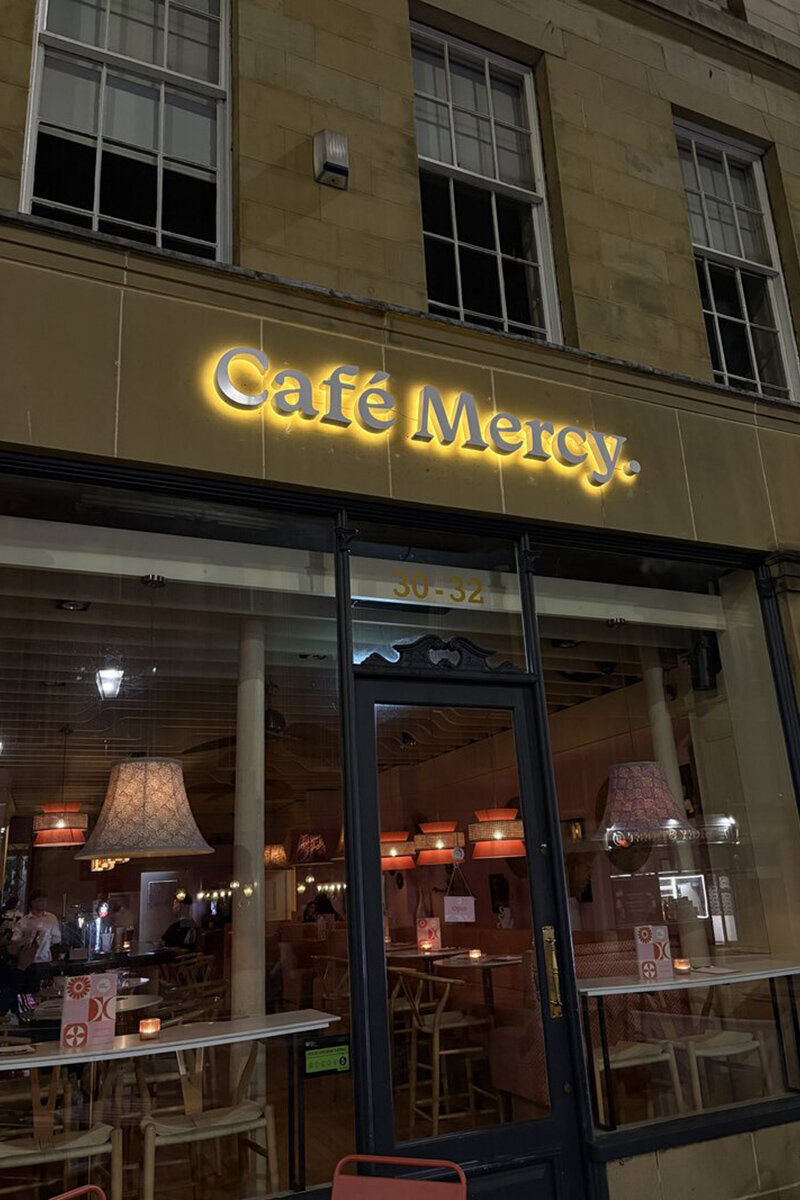 Cafés signage example